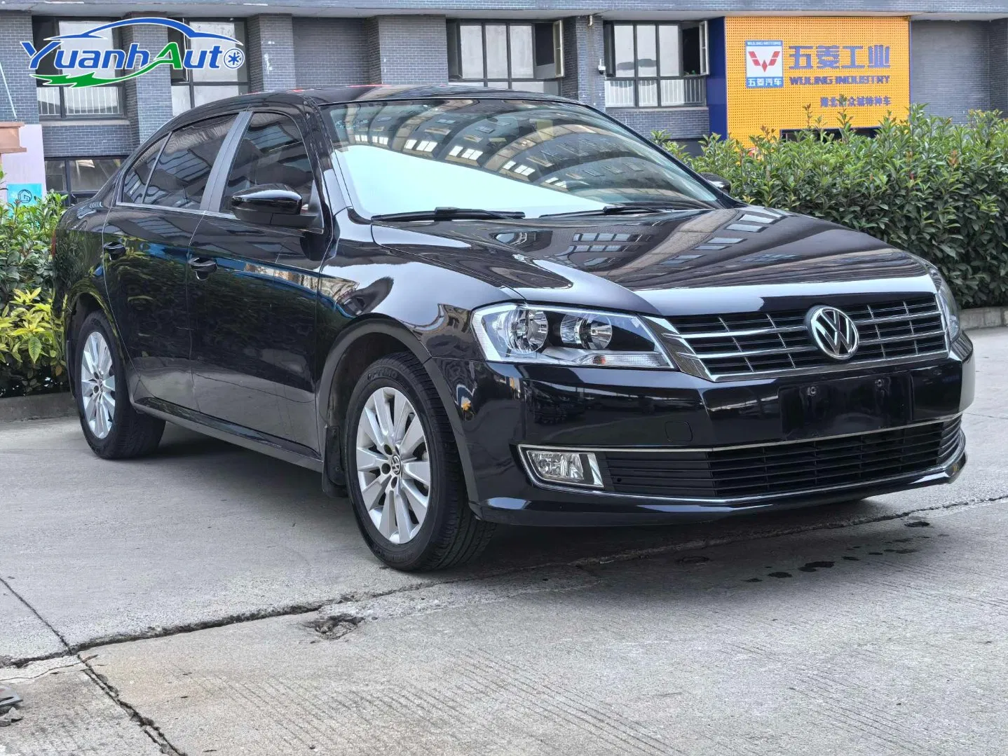 2015 Volkswagen Lavida Petrol Sedan — source image 3