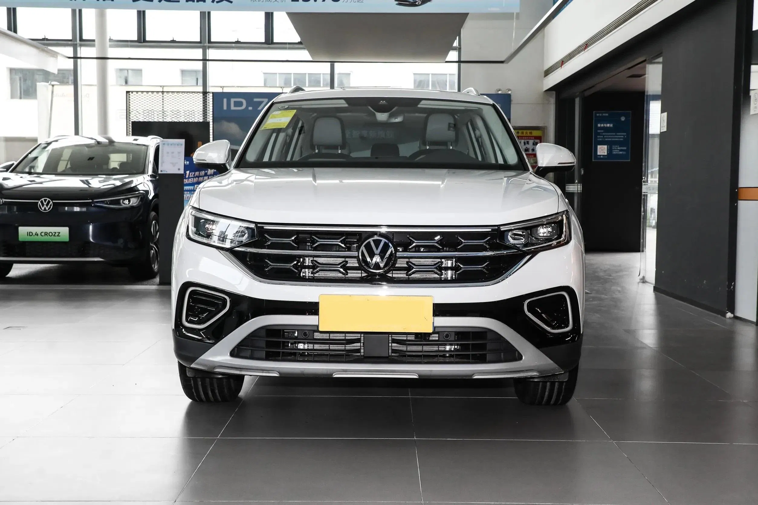 VW Tayron vehicle photo 4