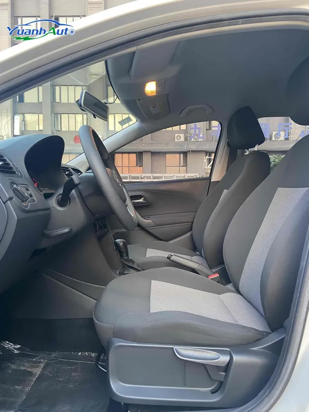 2018 Volkswagen Polo Petrol Hatchback — source image 18