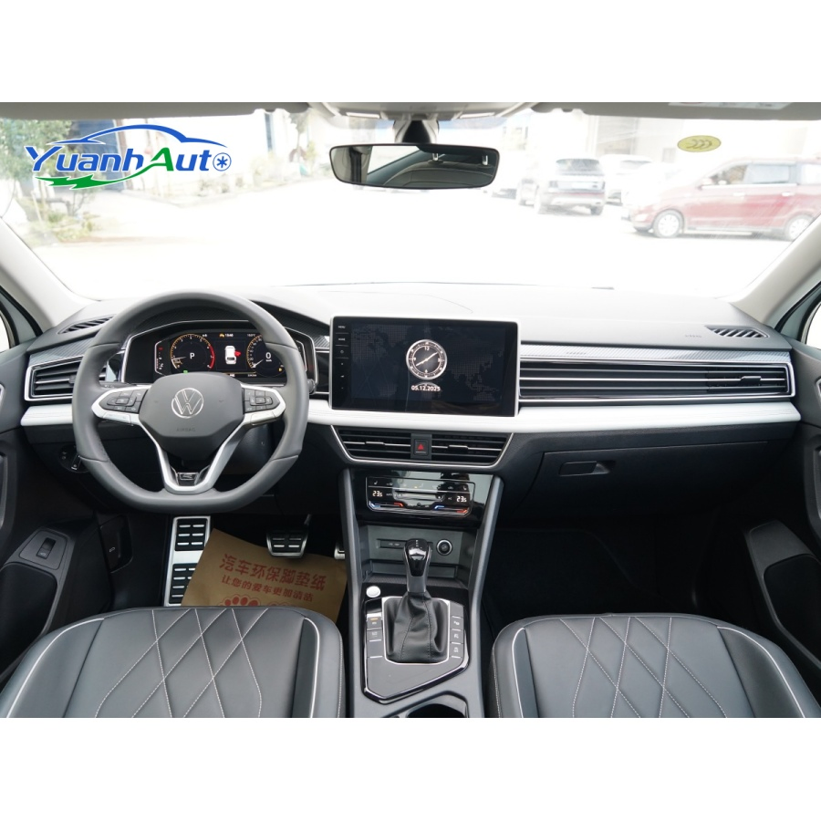 2024 Tiguan L vehicle photo 4