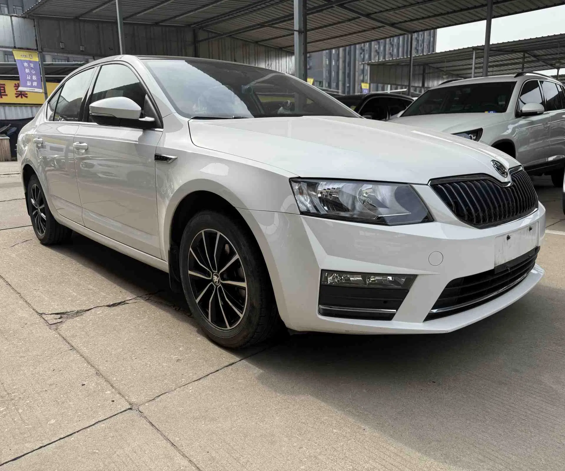 2017 Skoda Octavia Petrol Sedan — source image 3