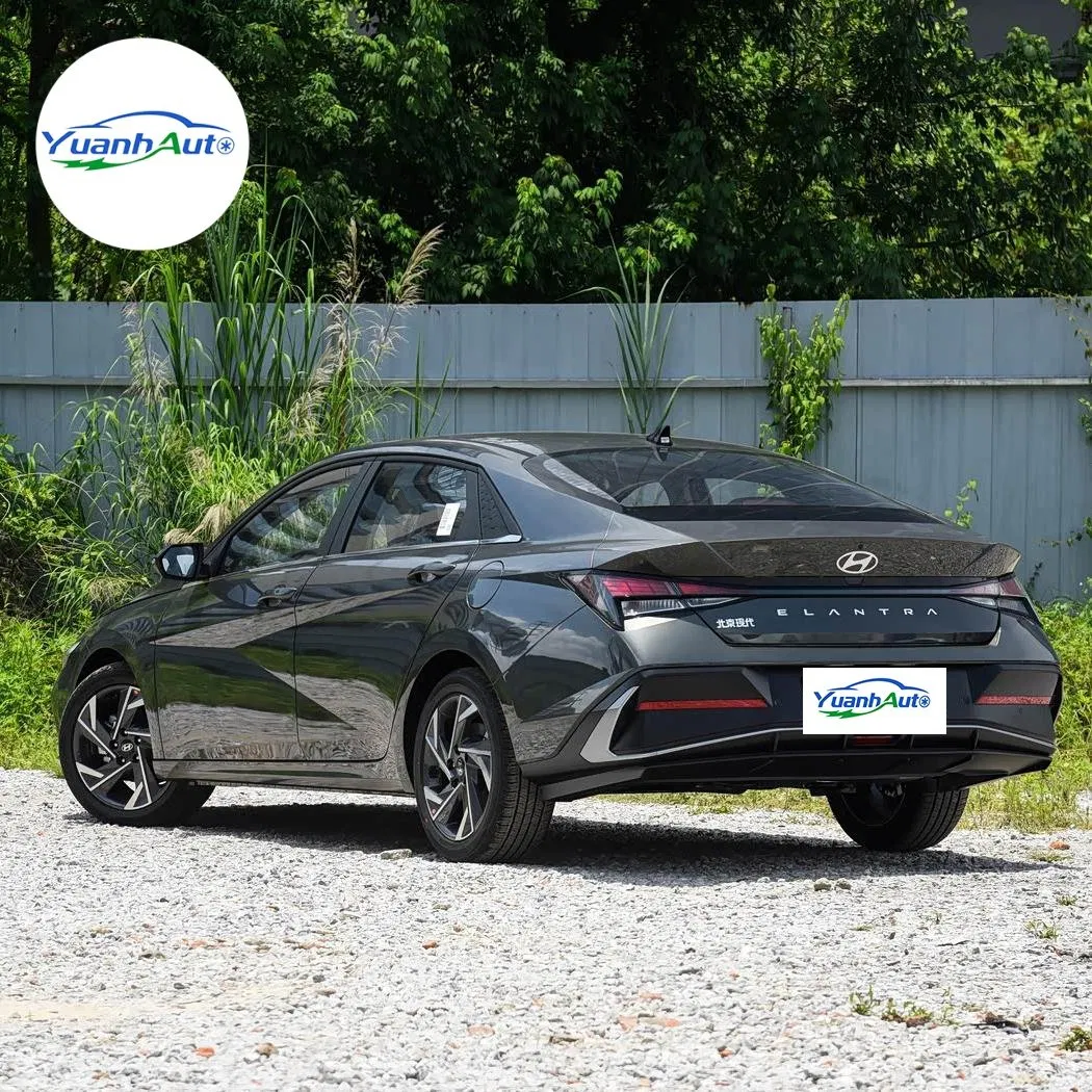 Hyundai Elantra vehicle photo 5