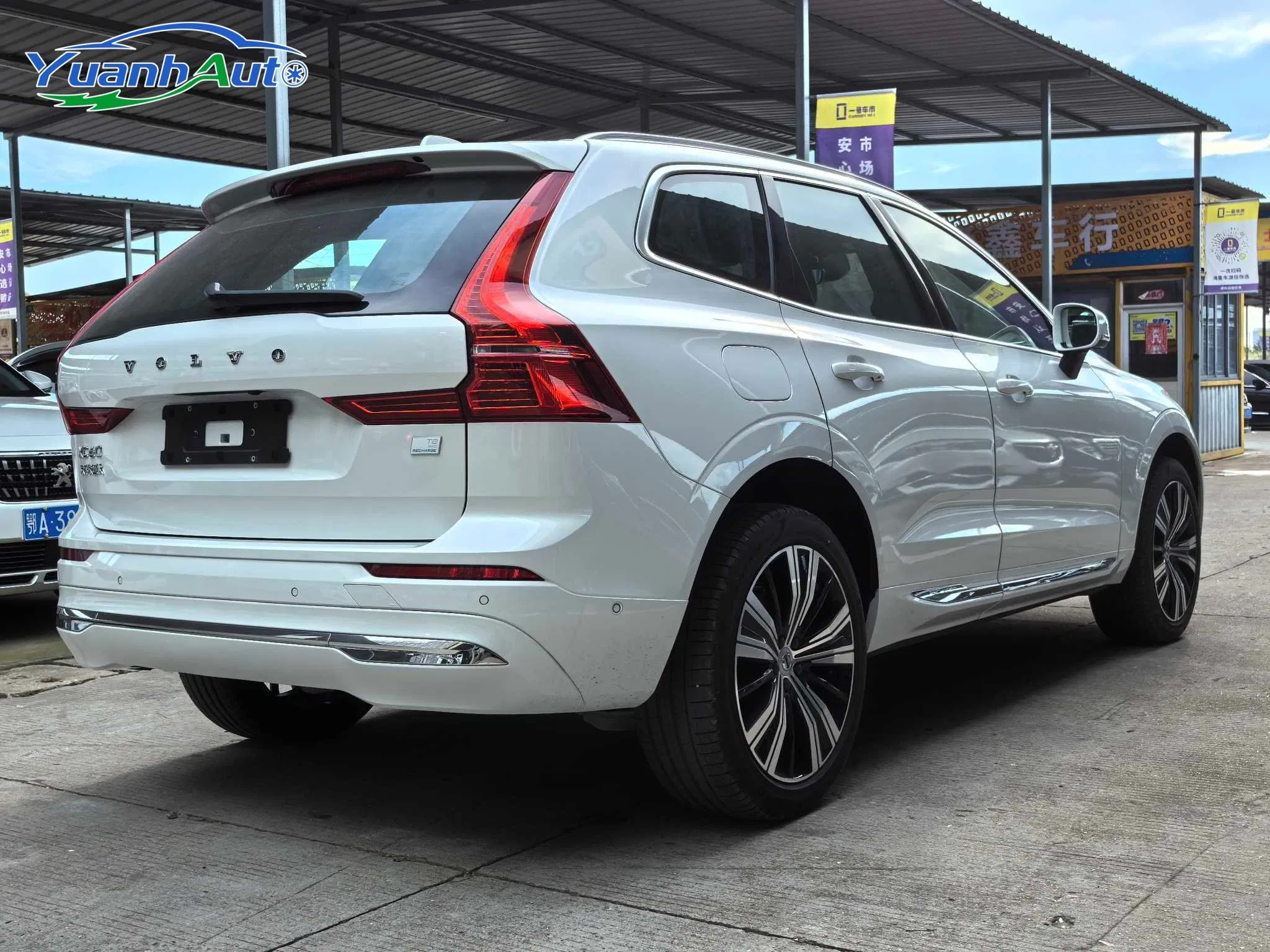2023 Volvo XC60 vehicle photo 7