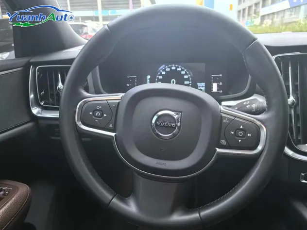 2021 Volvo S60 Petrol Sedan — source image 17