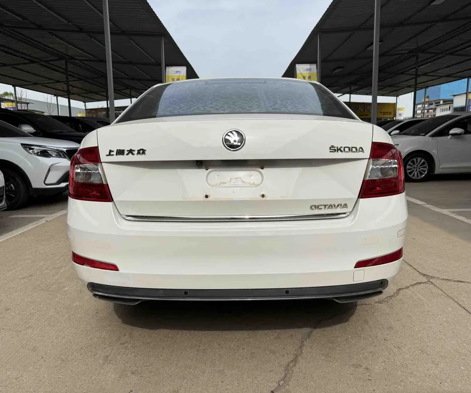 2017 Skoda Octavia Petrol Sedan — source image 12