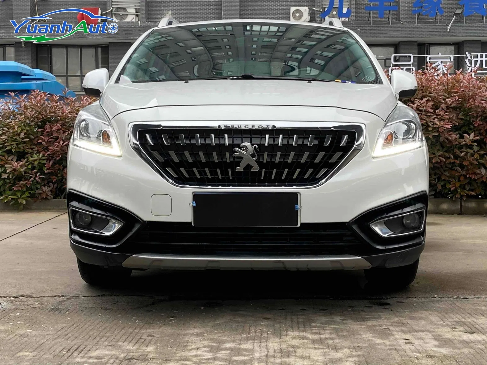 2018 Peugeot 3008 Petrol SUV — source image 3