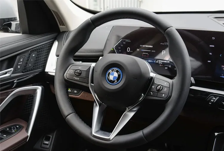 2023 BMW iX1 Electric SUV — source image 12
