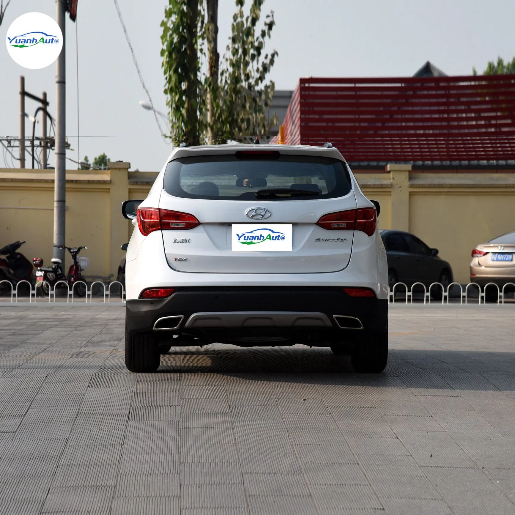 Hyundai Santa Fe vehicle photo 6