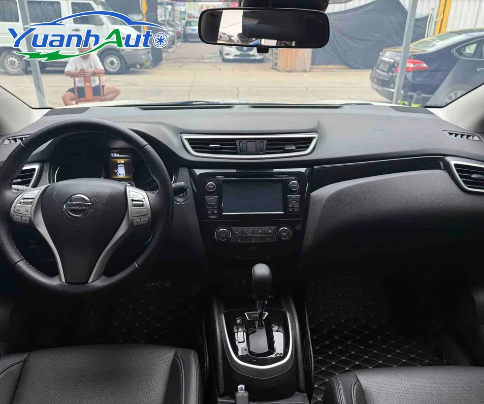 2017 Nissan Qashqai Luxury 2.0L SUV — source image 9
