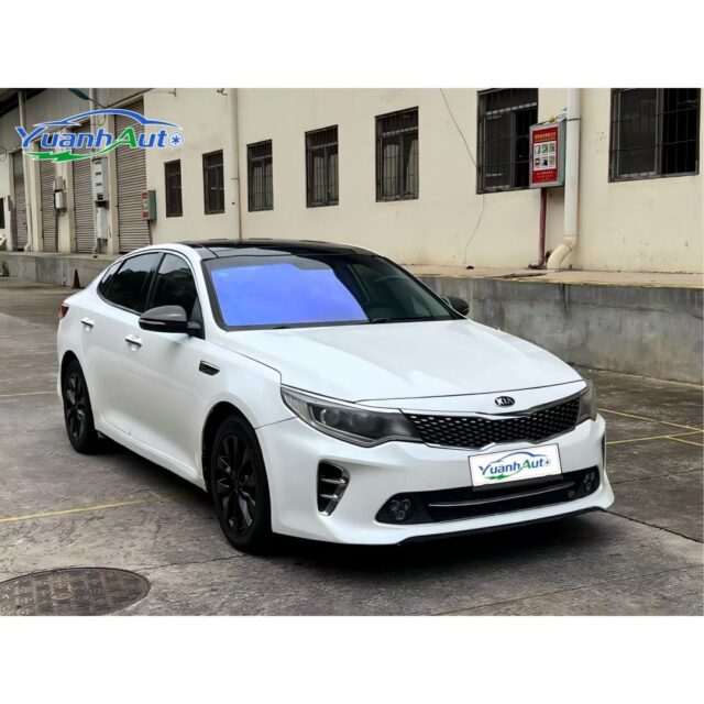 2019 Kia K5 vehicle photo 1