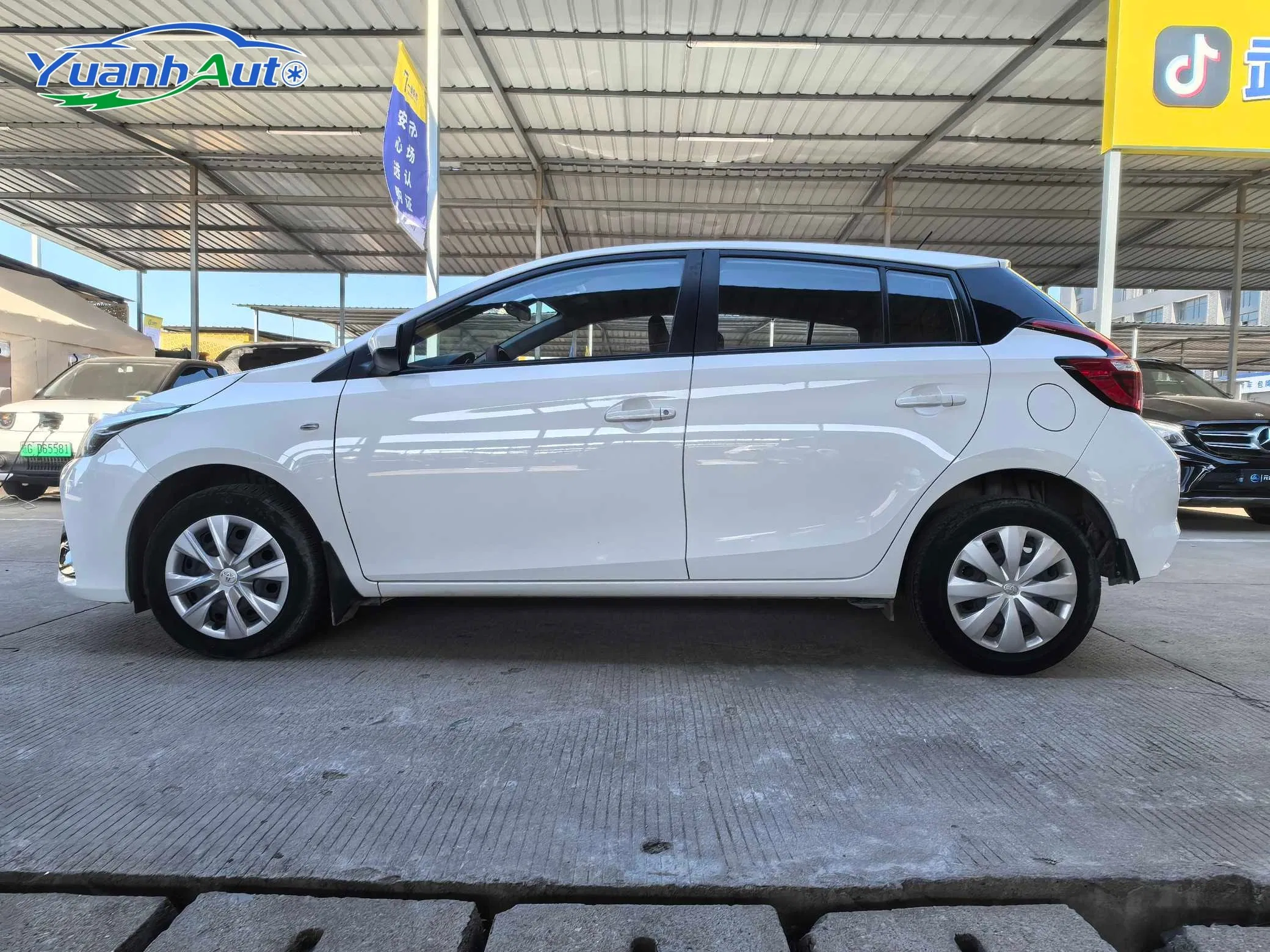 2018 Toyota Yaris vehicle photo 6