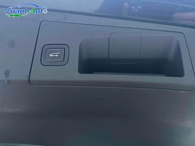 2018 Cadillac XT5 Petrol SUV — source image 15