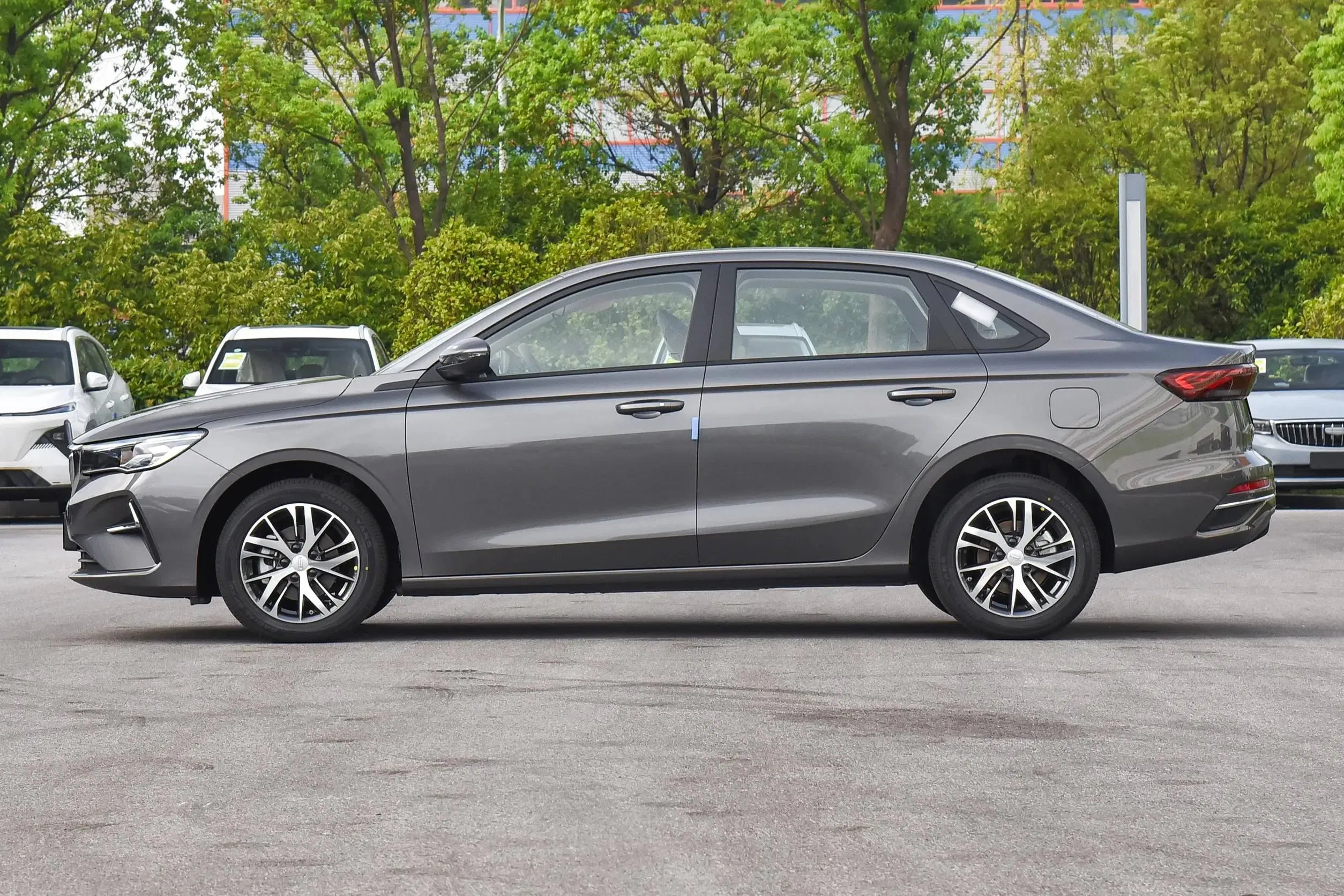 2024 Geely Emgrand vehicle photo 6