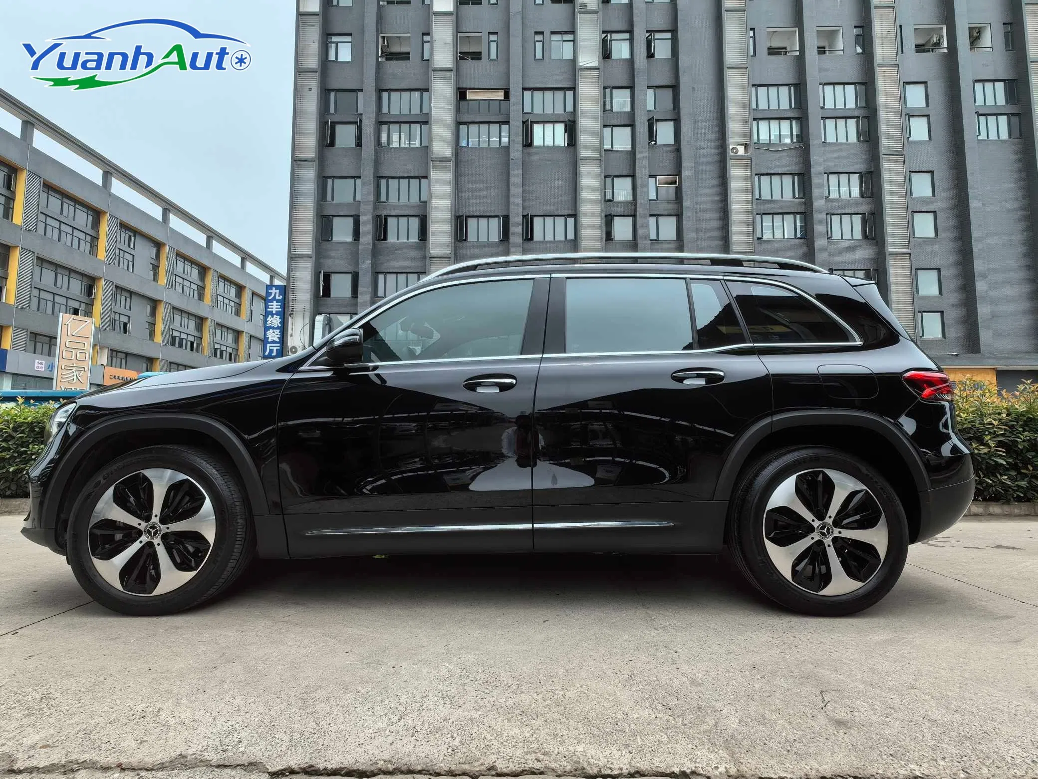 2023 Benz GLB vehicle photo 4