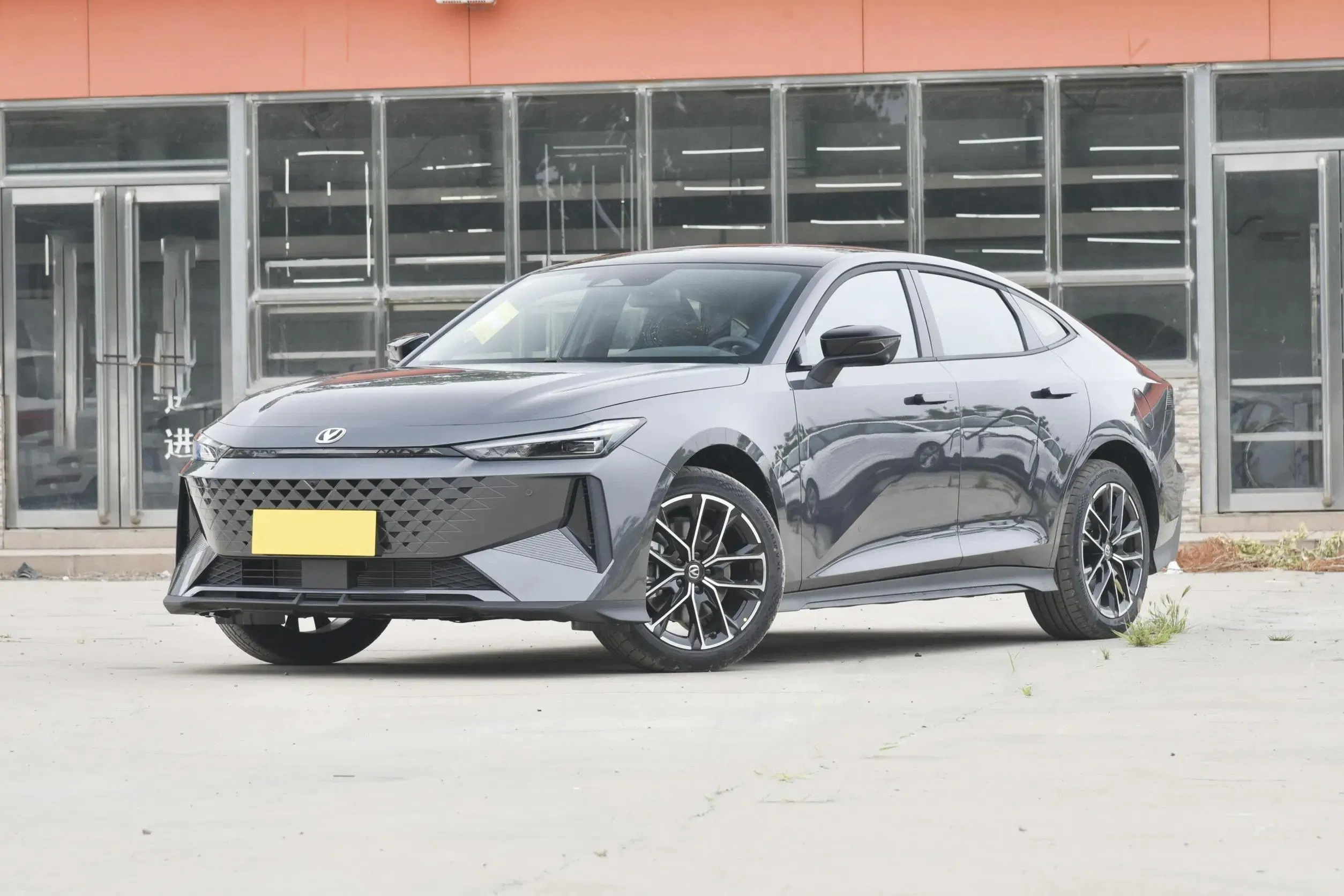 Changan Uni-v vehicle photo 3