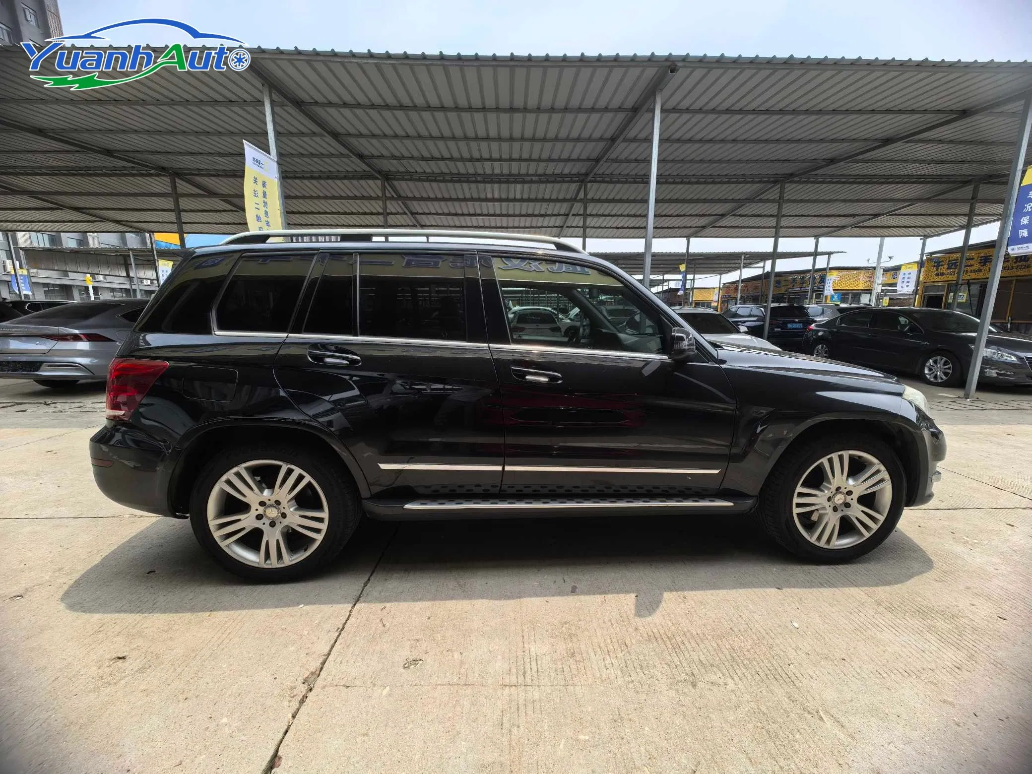 2013 Benz GLK 300 vehicle photo 4