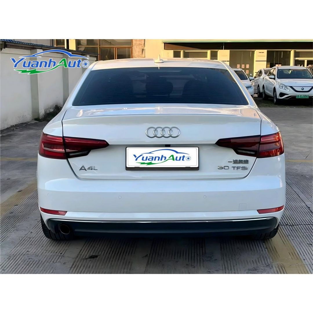 2018 Audi A4L vehicle photo 1