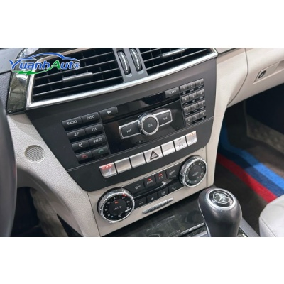 2011 C-Class vehicle photo 6