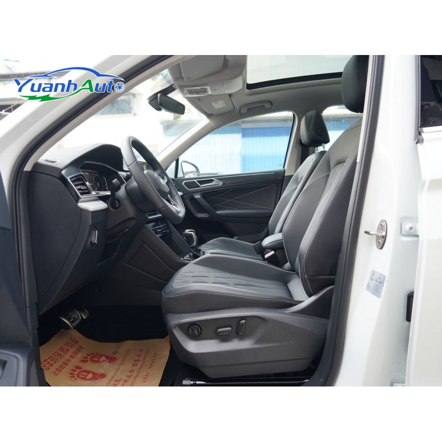 2024 Tiguan L vehicle photo 4