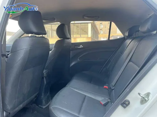 2017 BYD Song Max Petrol MPV — source image 18
