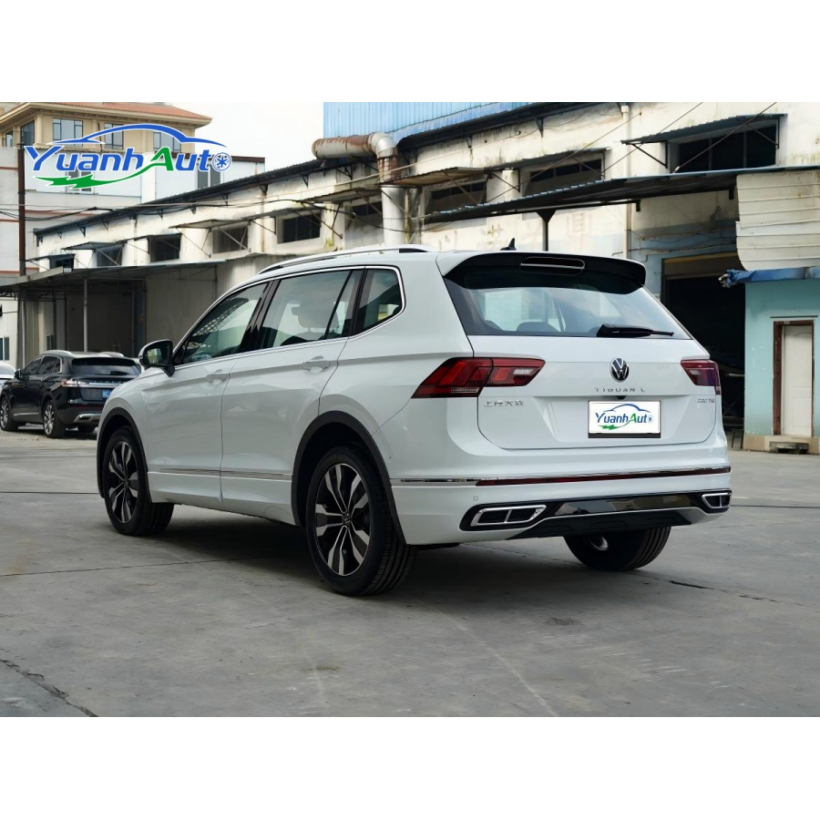 2024 Tiguan L vehicle photo 5