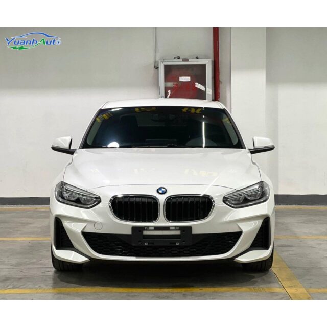 2022 BMW 120i vehicle photo 1
