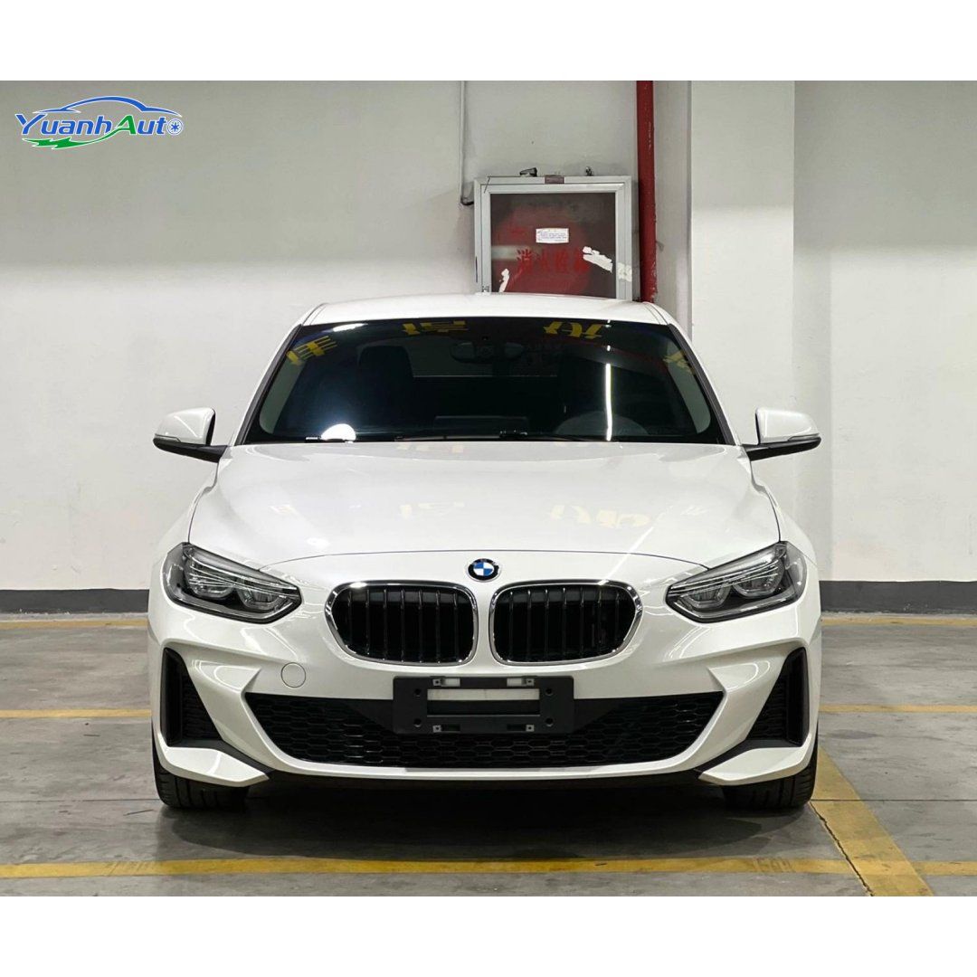 2022 BMW 120i vehicle photo 1