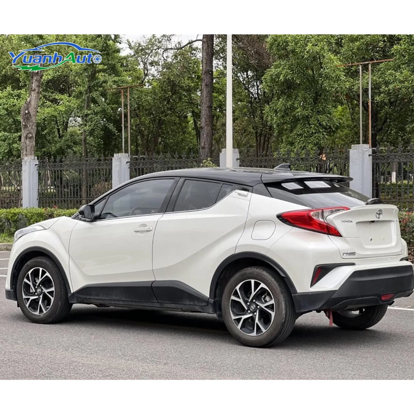2020 Toyota C-HR vehicle photo 7