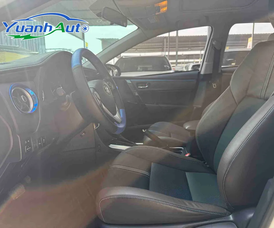 2017 Toyota Corolla Luxury — source image 10