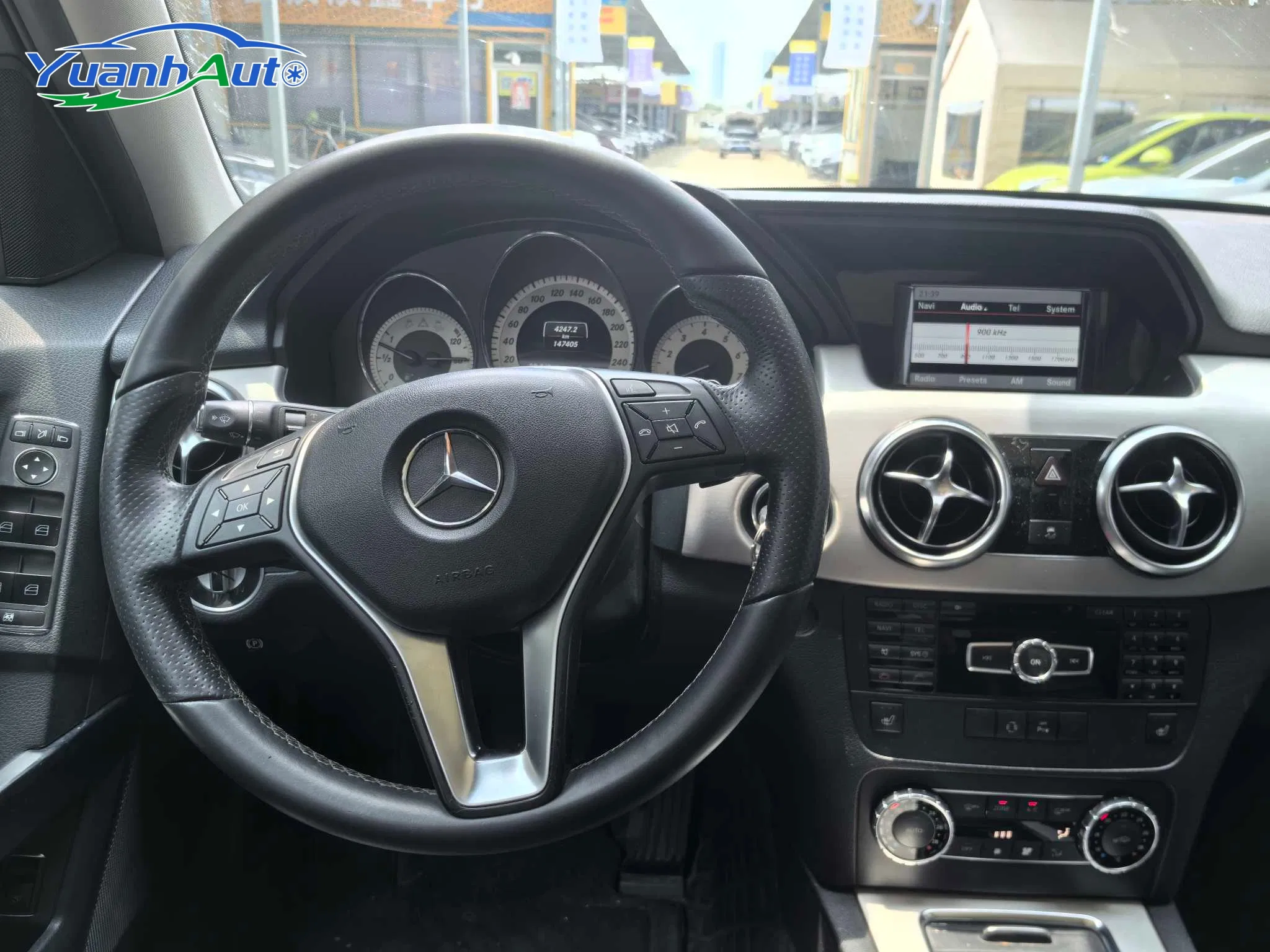 2013 Benz GLK 300 vehicle photo 7