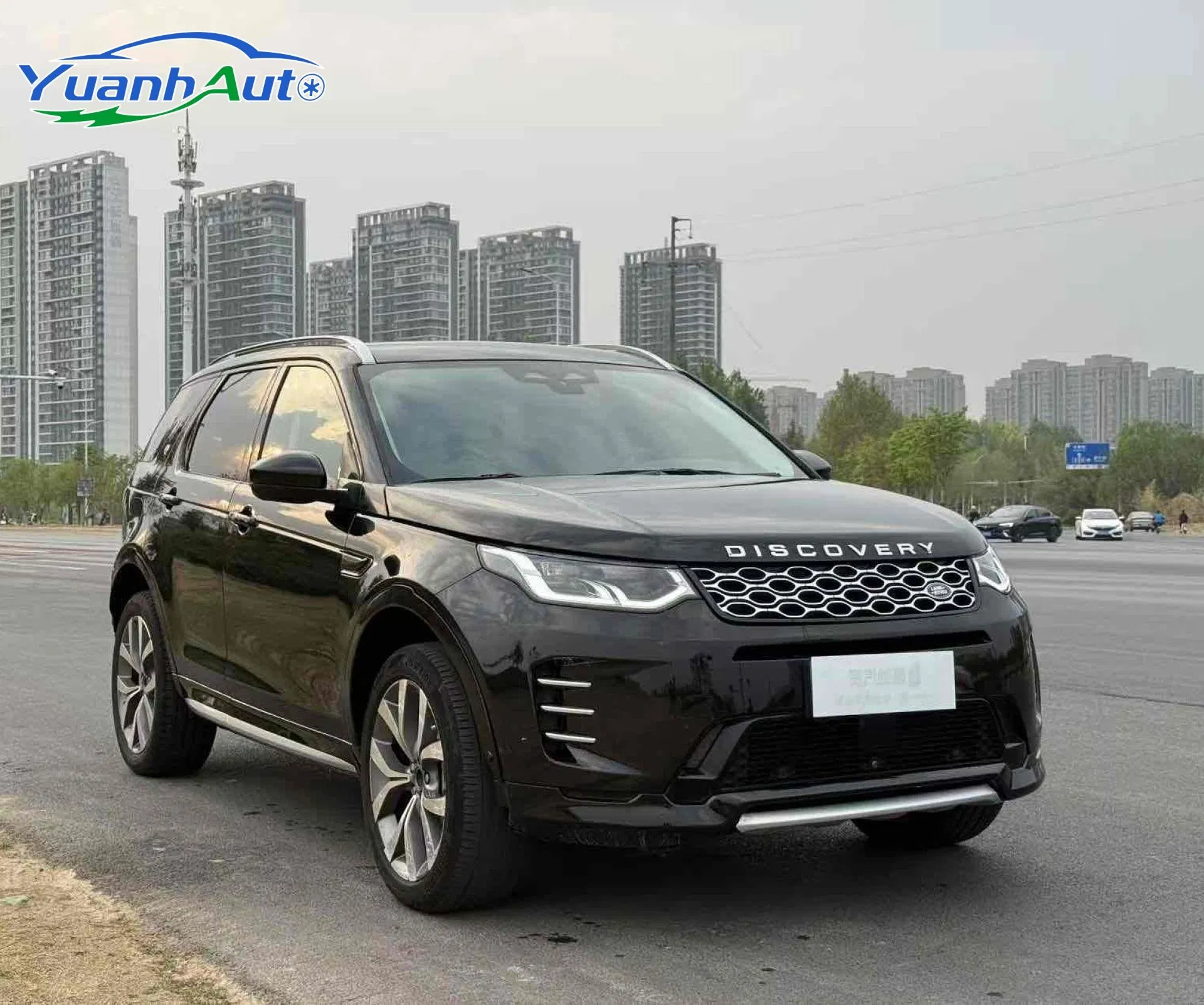 2024 Land Rover Discovery Sport SUV — source image 3