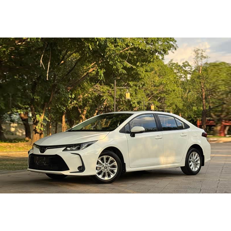 2019 Toyota Corolla Petrol Sedan — source image 1