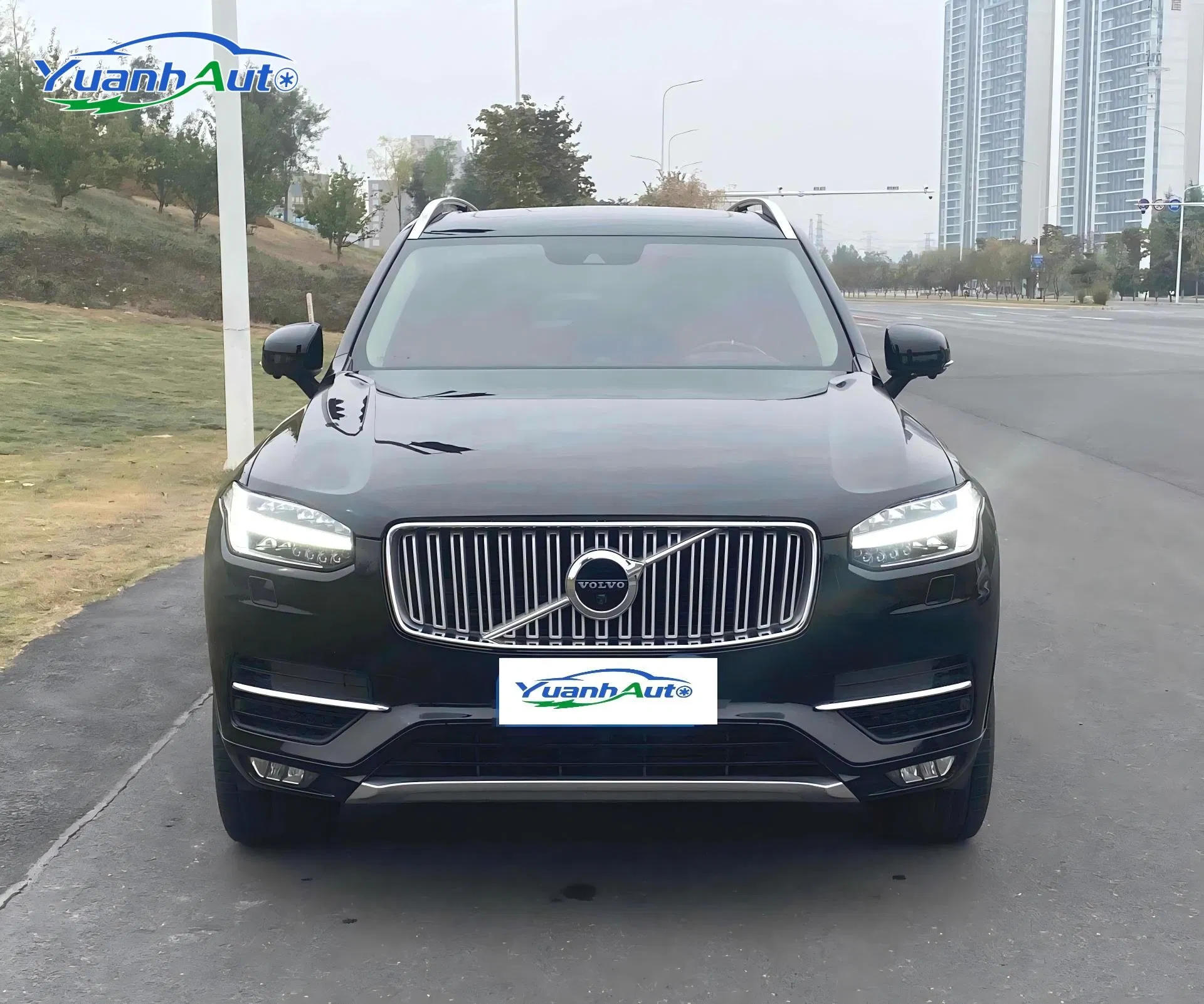 2016 Volvo XC90 SUV — source image 4