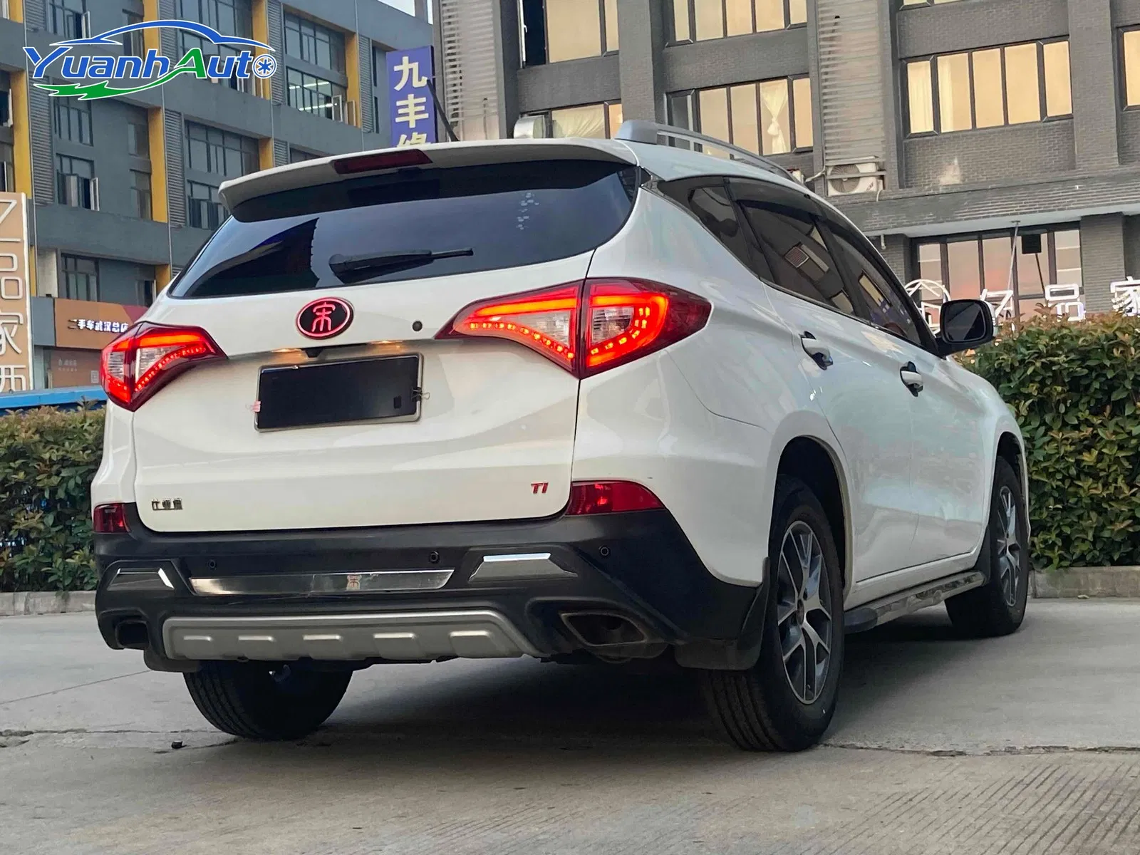 2017 BYD Song Electric SUV — source image 16