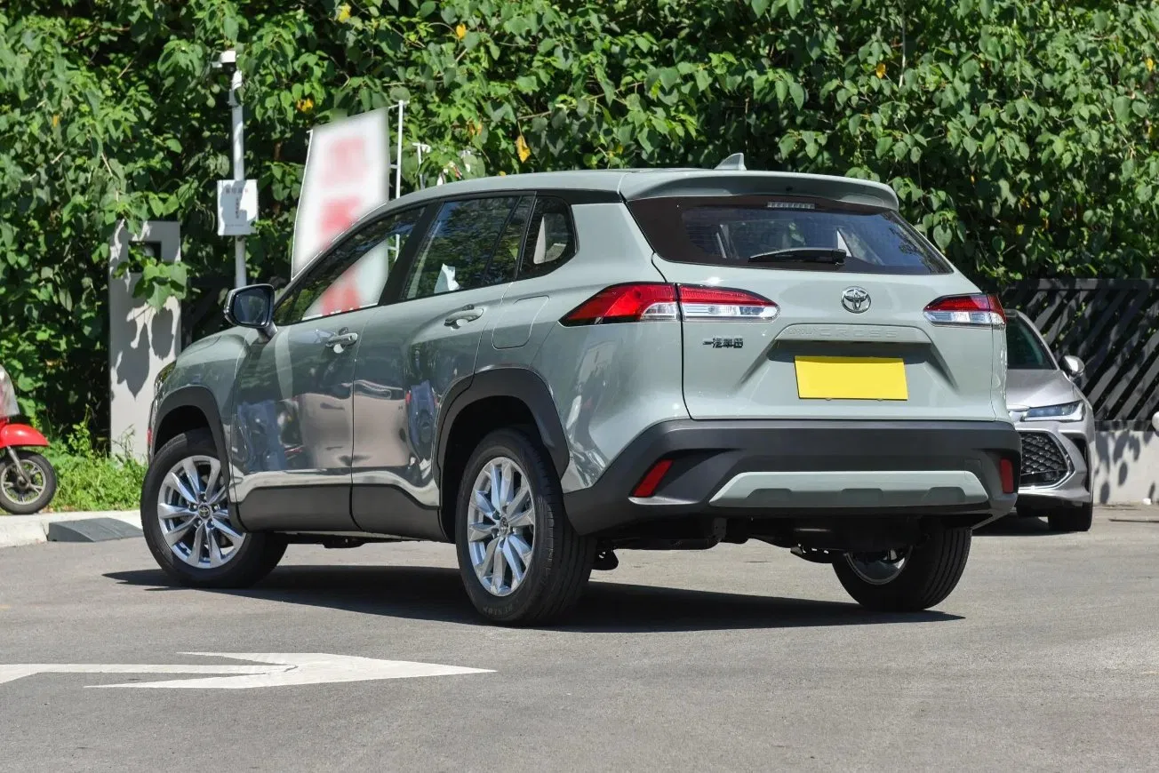 Toyota Corolla Cross vehicle photo 5