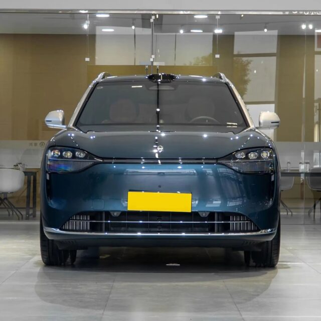 2024 Aito M9 vehicle photo 1