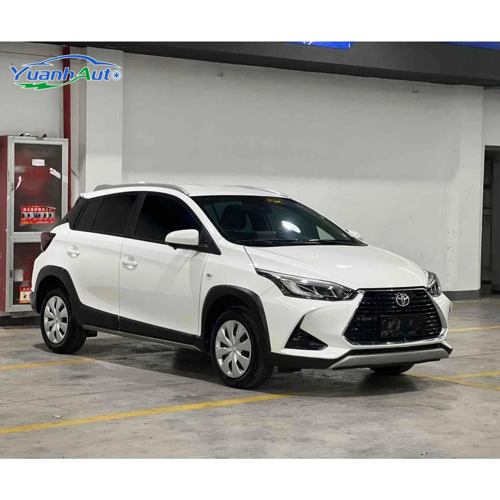 2022 Toyota YARIS L vehicle photo 4