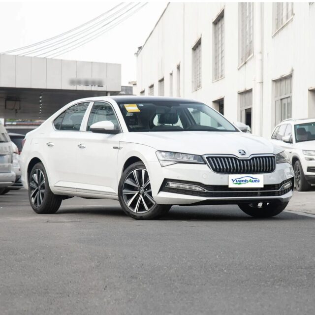 Skoda Superb vehicle photo 1
