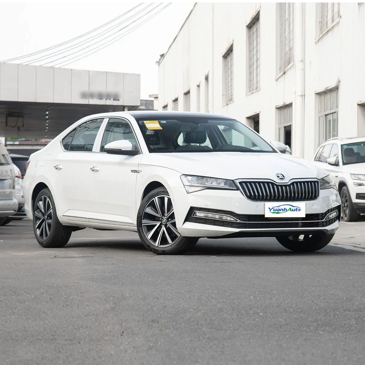 Skoda Superb vehicle photo 1