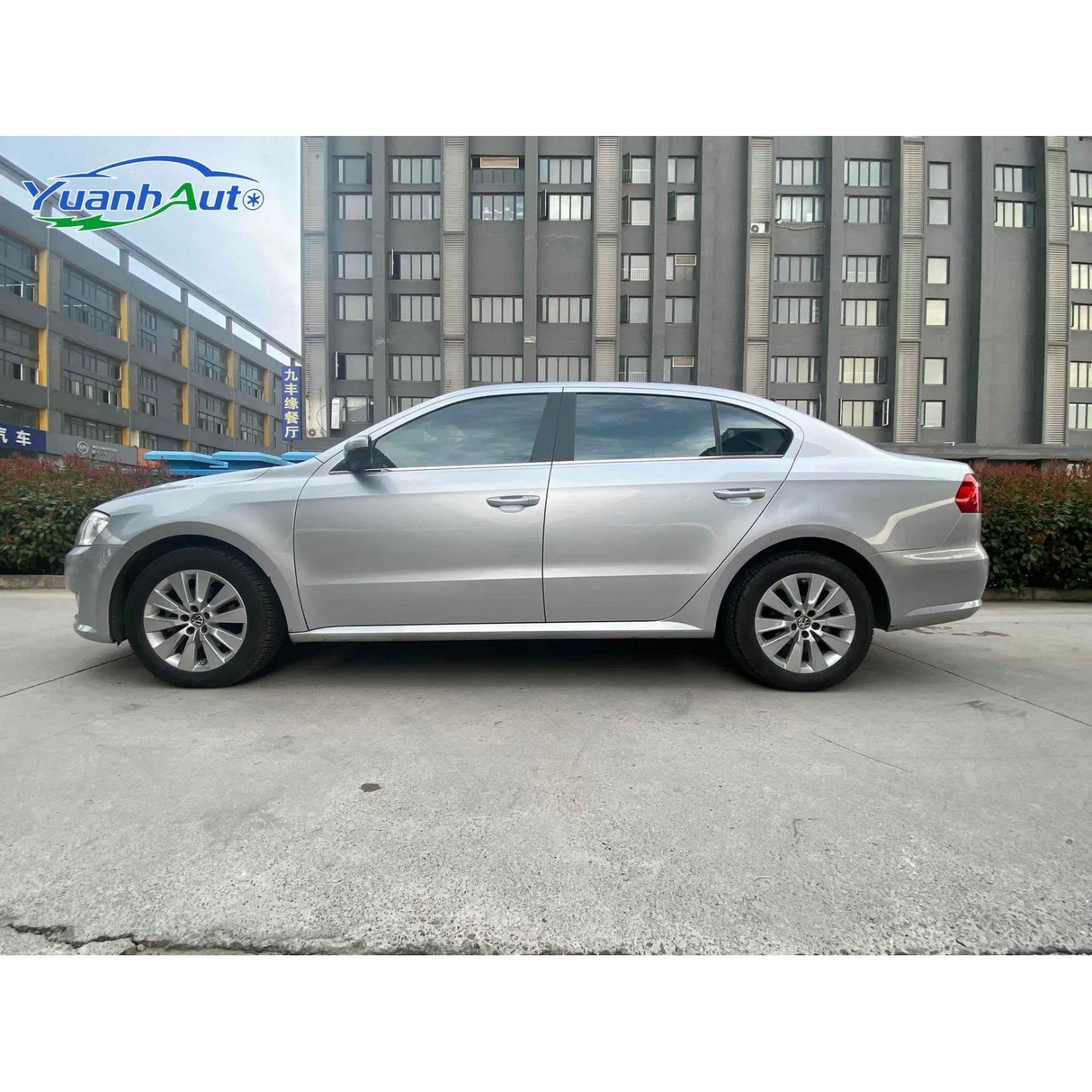 2014 Volkswagen Lavida Petrol Sedan — source image 5