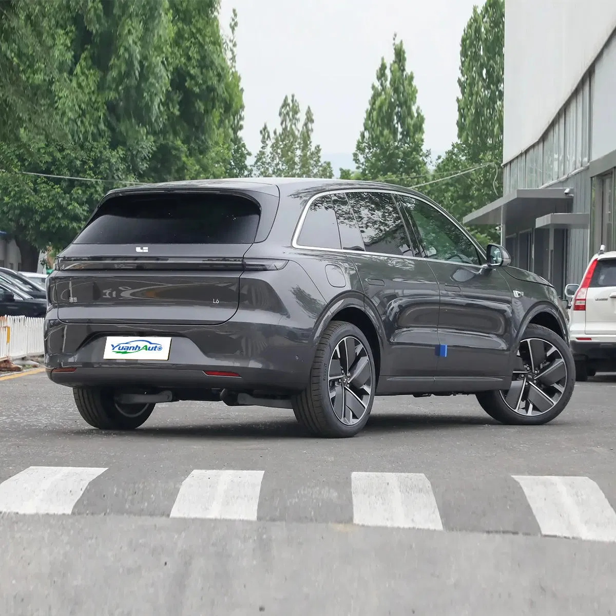 2025 Li Auto L6 vehicle photo 6