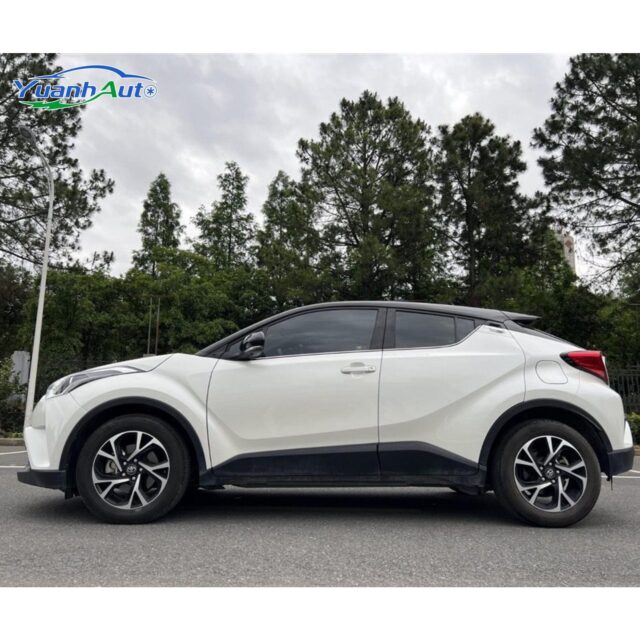 2020 Toyota C-HR vehicle photo 1