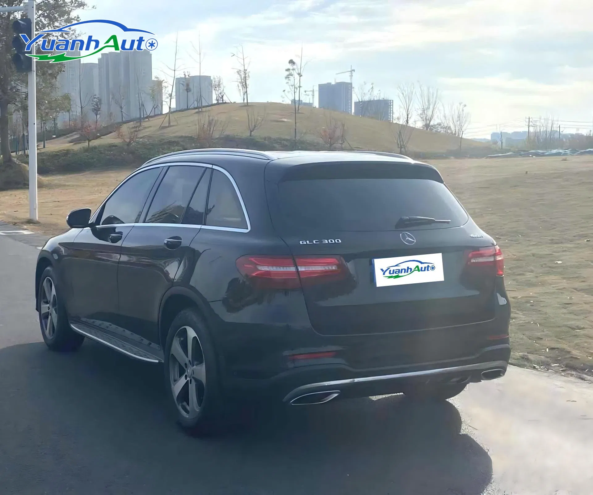 2017 Mercedes-Benz GLC 300 vehicle photo 7