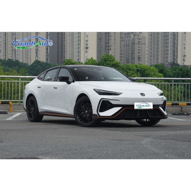 Changan UNI-V vehicle photo 1