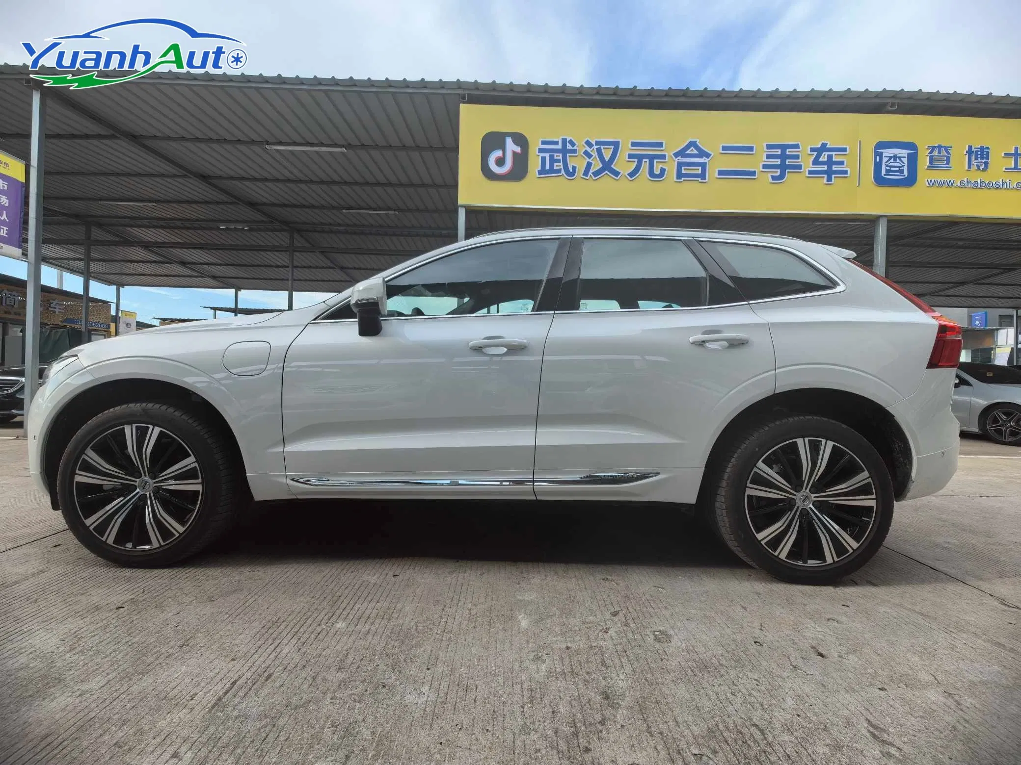 2023 Volvo XC60 vehicle photo 4