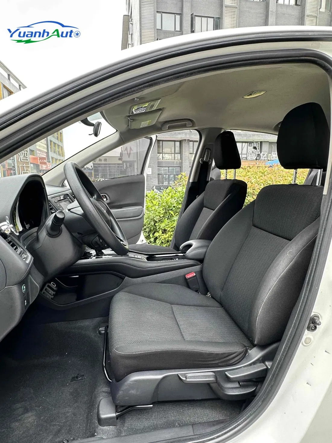 2015 Honda Vezel vehicle photo 4