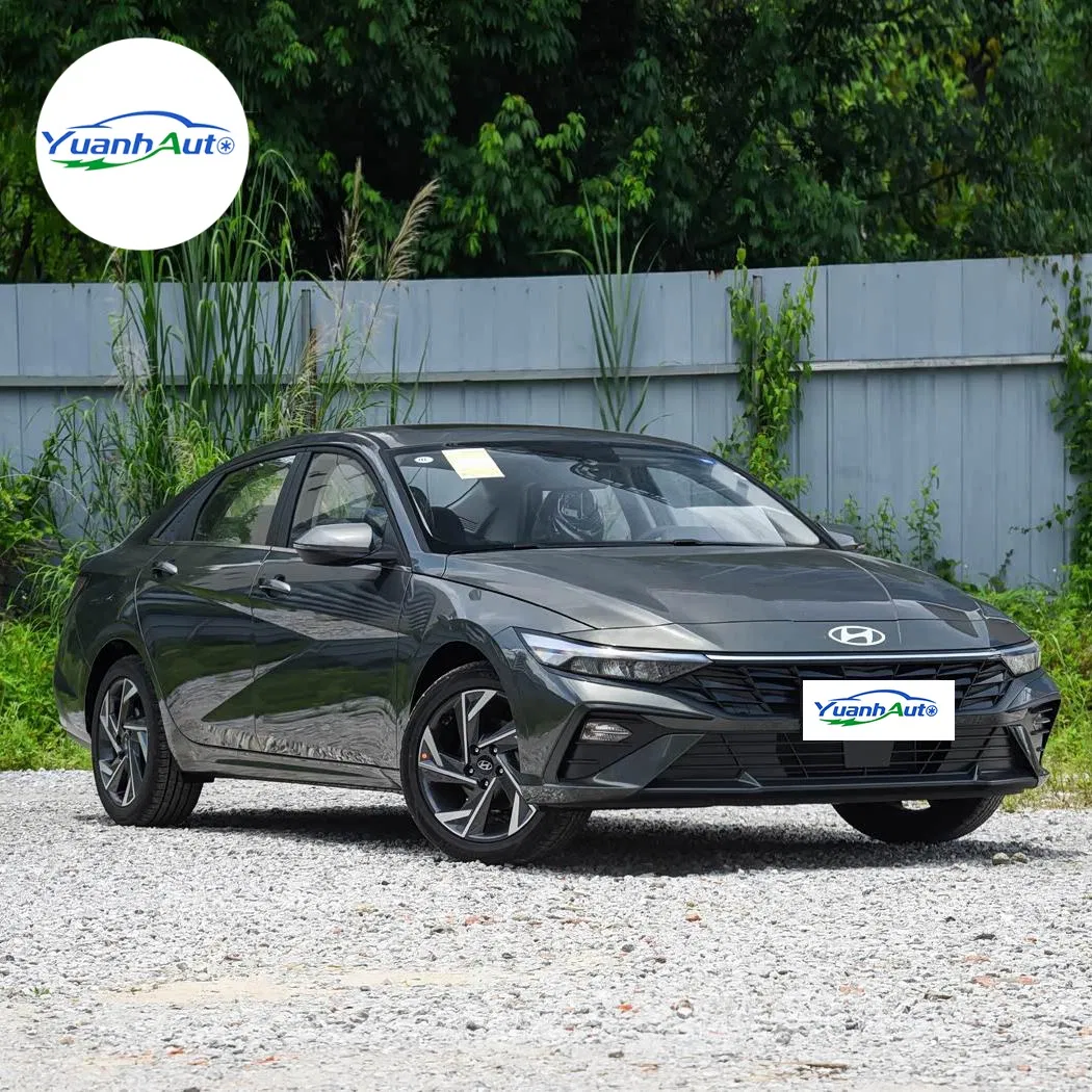 2025 Hyundai Elantra vehicle photo 4