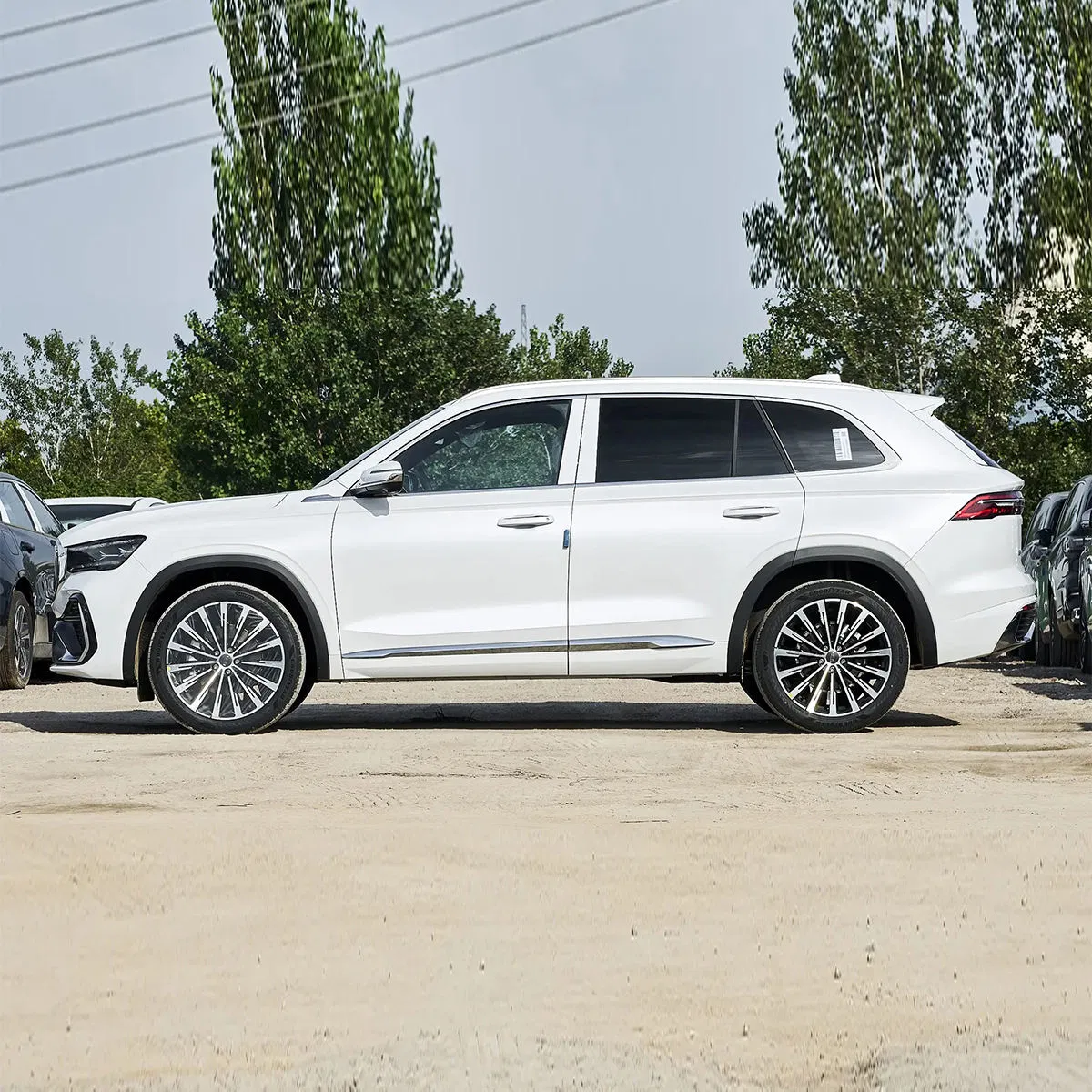 Geely Monjaro L vehicle photo 5