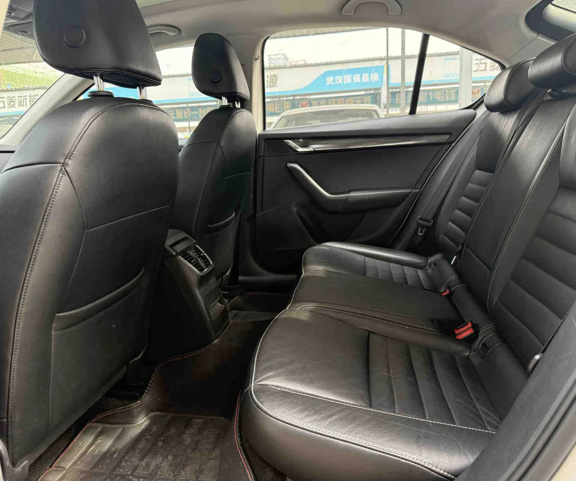2017 Skoda Octavia Petrol Sedan — source image 6