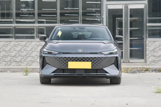 Changan Uni-v vehicle photo 1
